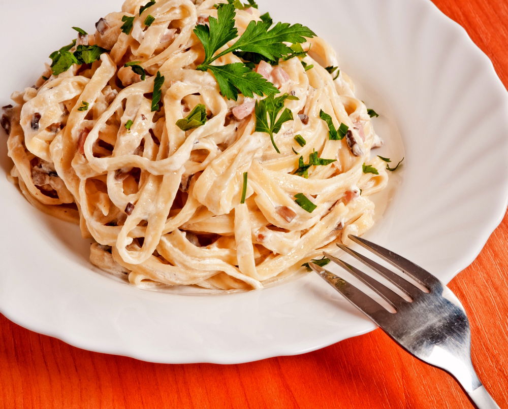 טליאטלה ברוטב חריף וגבינה צהובה