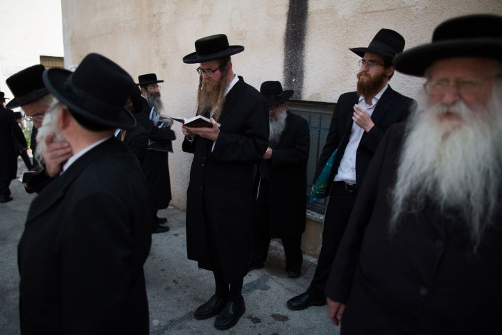 תיעוד: הפגנת 70 זקני 'העדה' נגד ההתייצבות