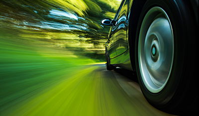 צפו: כך 'חורכים' את הכביש במהירות של 240 קמ"ש