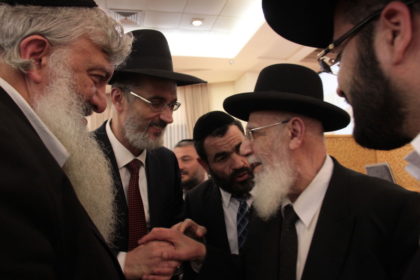 צביקה כהן מקבל את ברכת הגר"ש כהן