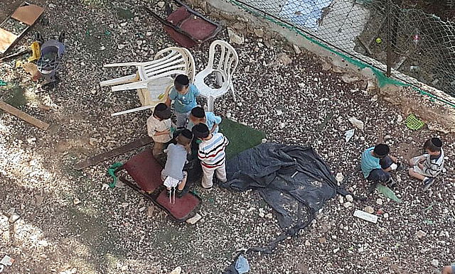 ילדים חרדים באחד הגנים בקרית יובל