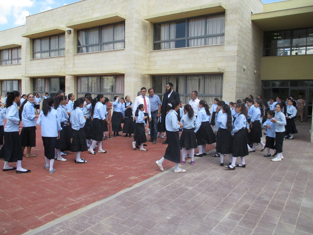 21 אלף תלמידים באלעד:  כך נפתחה שנת הלימודים