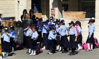 הבנות לאחר זריקתן, הבוקר