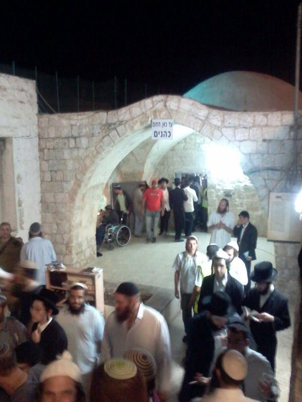 תיעוד: 700 איש נכנסו לקבר יוסף ושרו "אין יאוש"