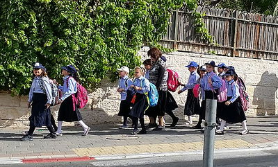 תלמידות "בית ספר המריבה"