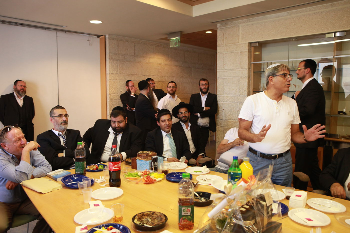 סגן ראש העיר ירושלים צביקה כהן חגג יום הולדת בלשכתו בעירייה