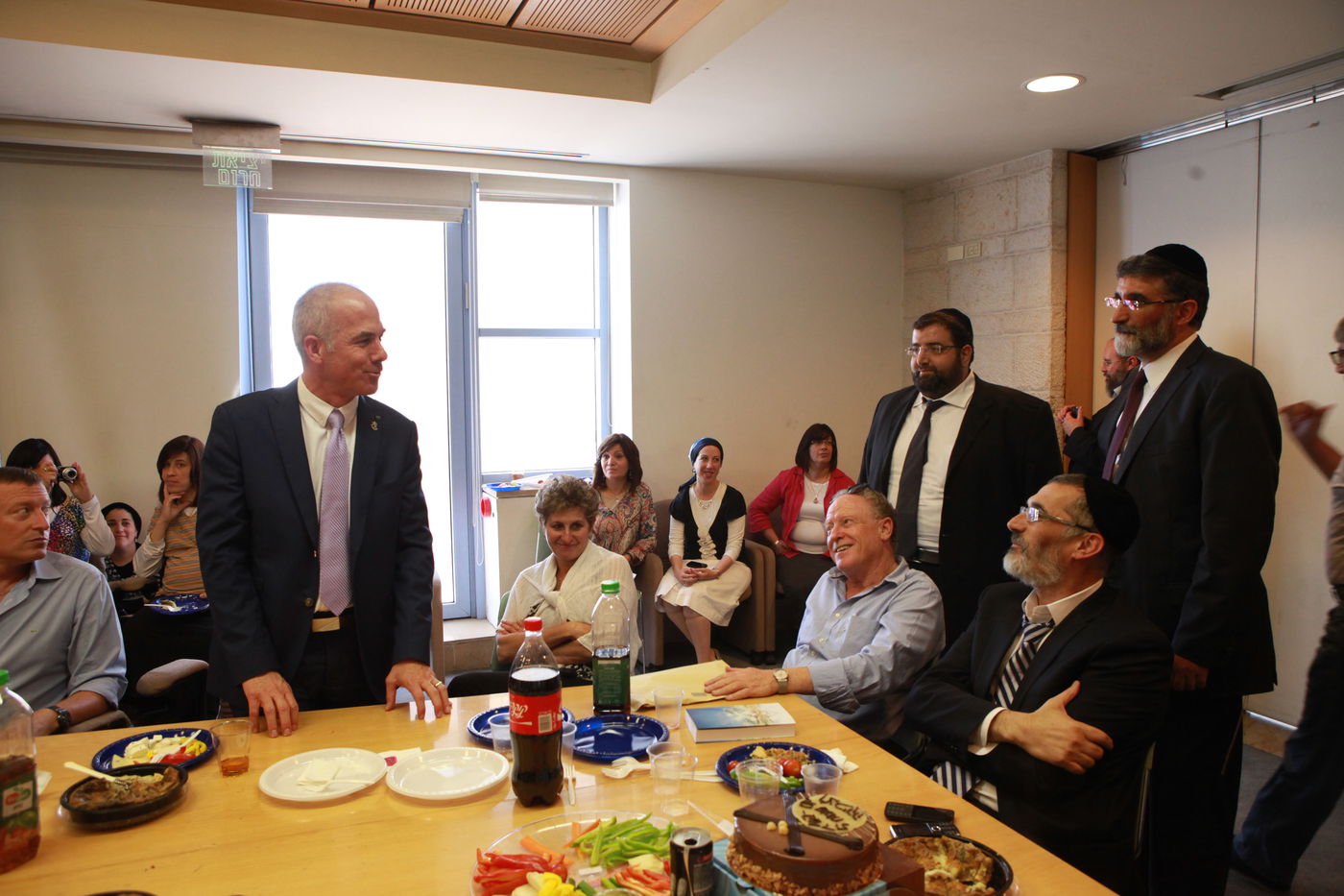 סגן ראש העיר ירושלים צביקה כהן חגג יום הולדת בלשכתו בעירייה