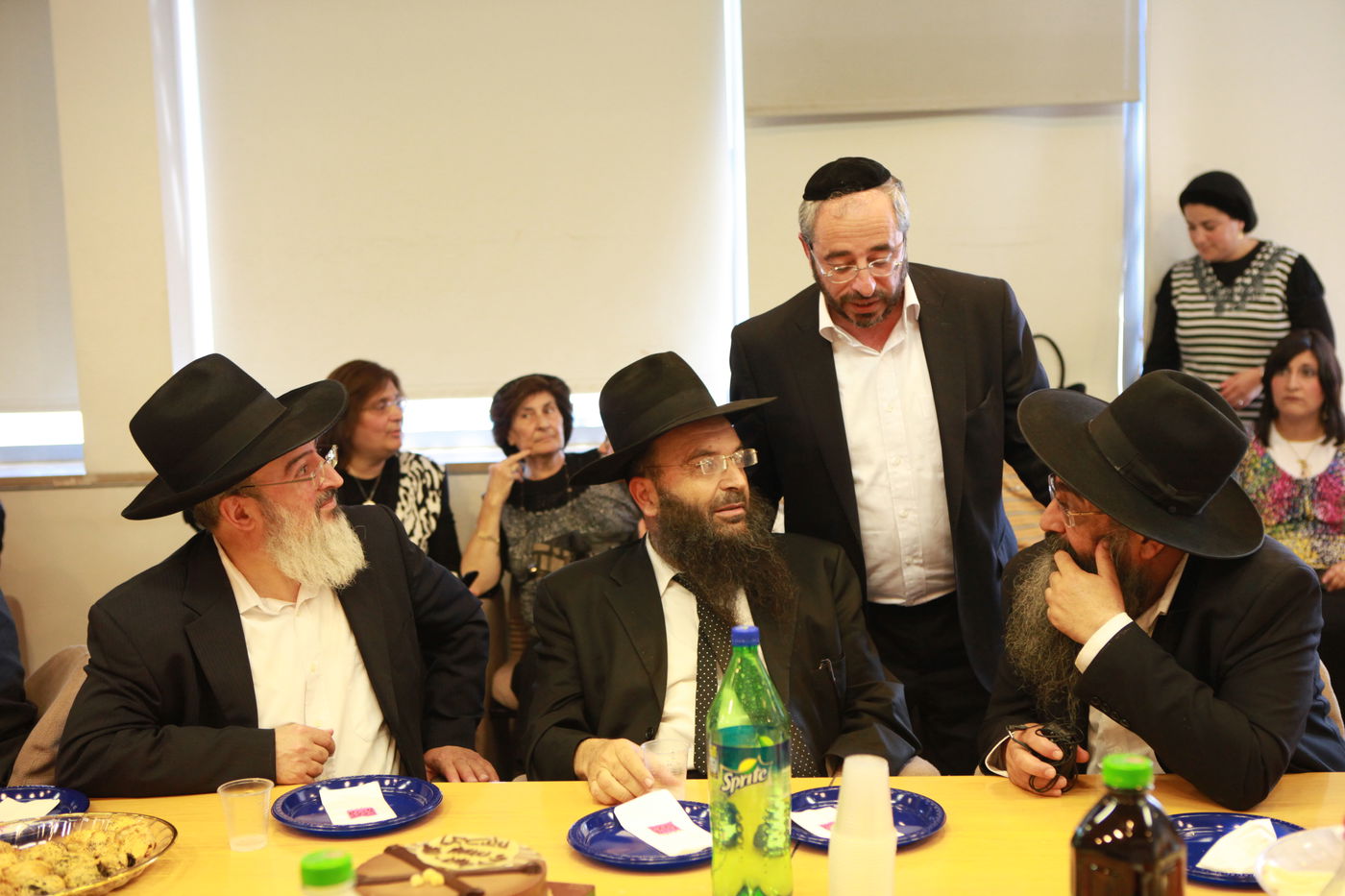 סגן ראש העיר ירושלים צביקה כהן חגג יום הולדת בלשכתו בעירייה