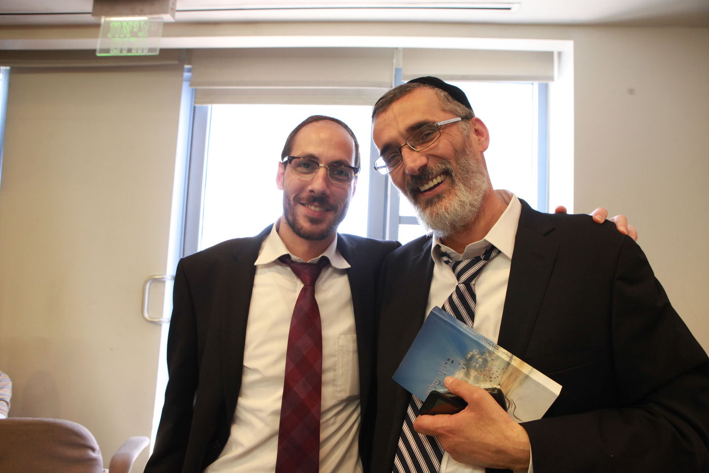 סגן ראש העיר ירושלים צביקה כהן חגג יום הולדת בלשכתו בעירייה