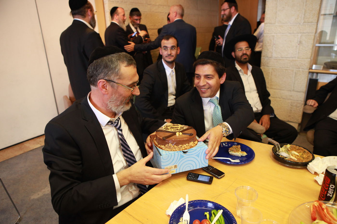 סגן ראש העיר ירושלים צביקה כהן חגג יום הולדת בלשכתו בעירייה