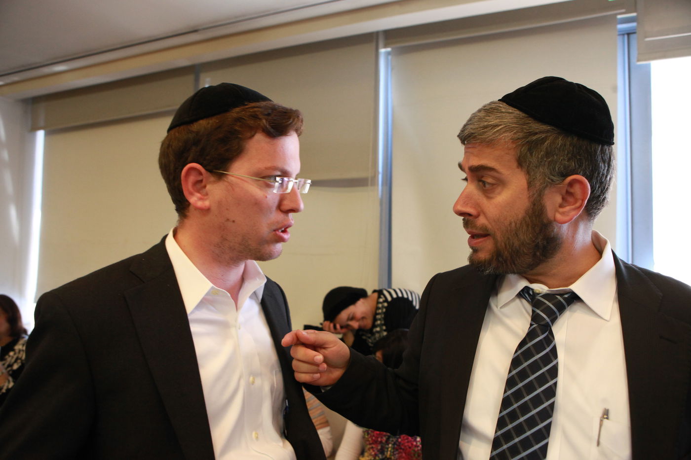 סגן ראש העיר ירושלים צביקה כהן חגג יום הולדת בלשכתו בעירייה