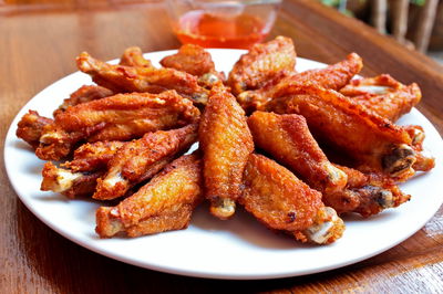 כנפיים בתנור ברוטב צ'ילי ודבש