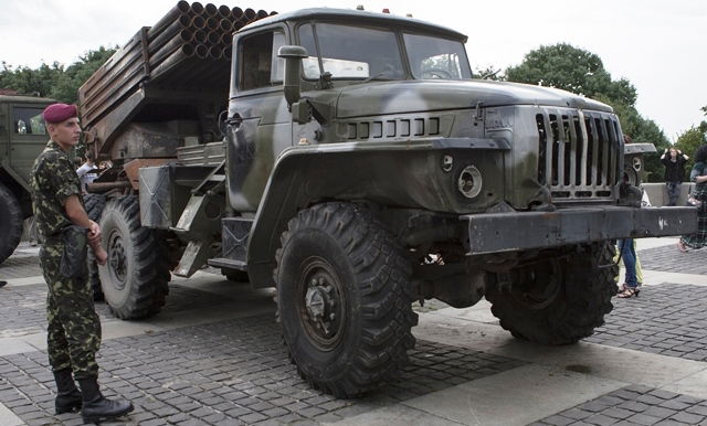 כלי נשק שנתפסו נתפסו מהבדלנים באוקראינה