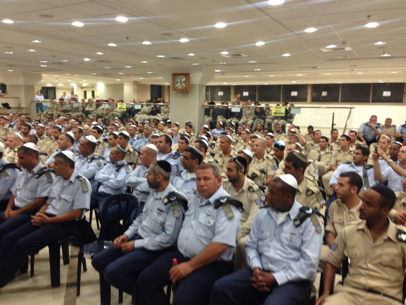 חצות לילה: מאות אנשי חיל האוויר בסליחות בישיבת "אור החיים"