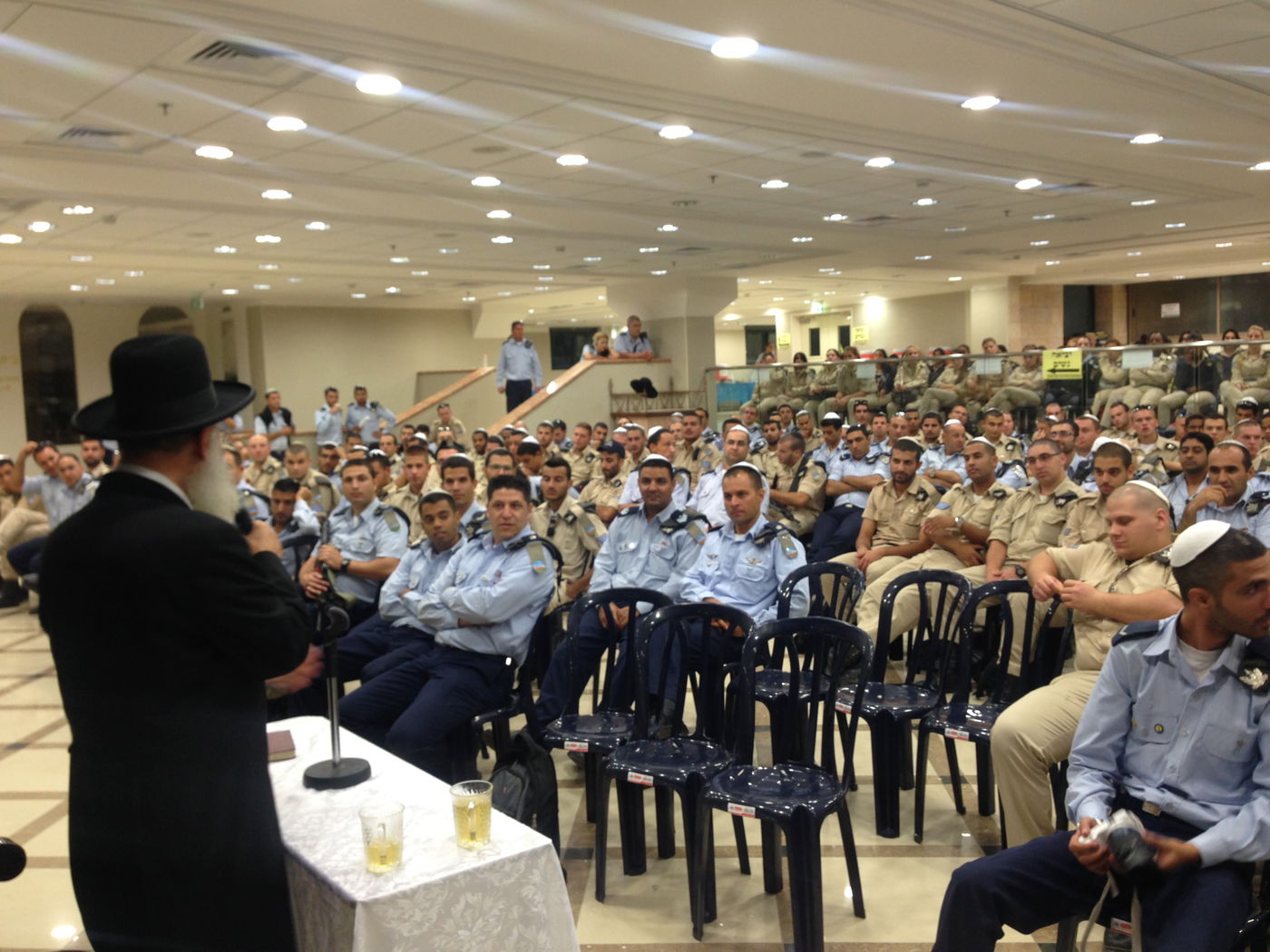 חצות לילה: מאות אנשי חיל האוויר בסליחות בישיבת "אור החיים"