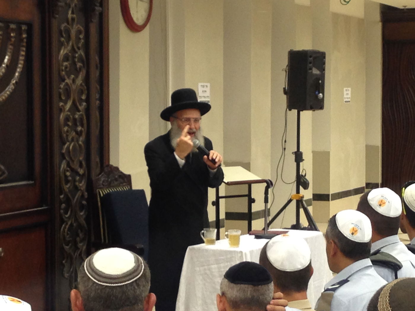 חצות לילה: מאות אנשי חיל האוויר בסליחות בישיבת "אור החיים"