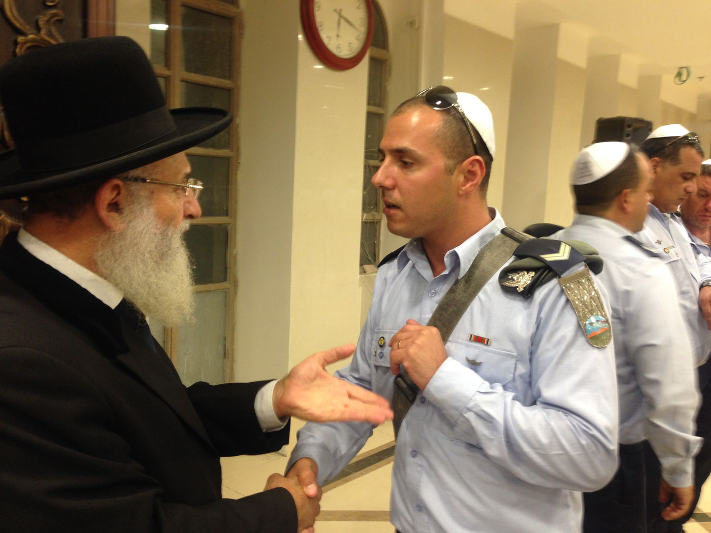 חצות לילה: מאות אנשי חיל האוויר בסליחות בישיבת "אור החיים"