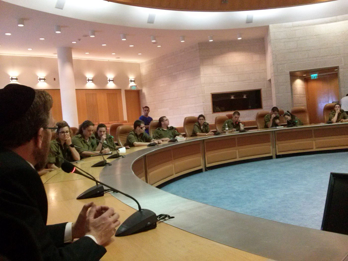 יצחק פינדרוס בקורס תקשורת לגלי צה"ל