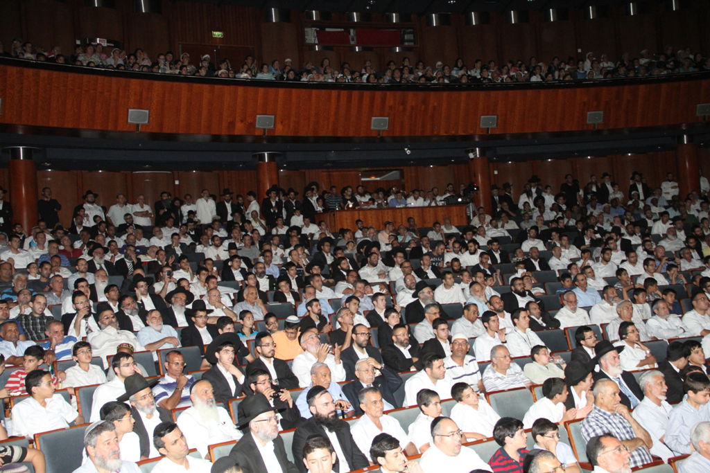 השטח מתעורר? אלפים בעצרות ש"ס בפתח תקווה ובבני ברק