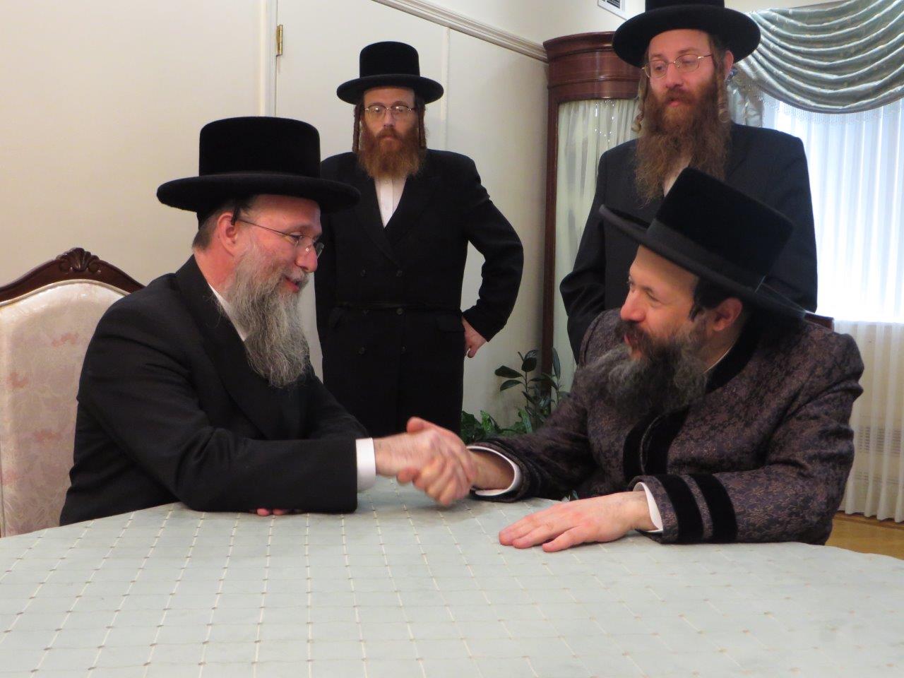 תיעוד: אב"ד בעלעד בביקור אצל אדמו"רים