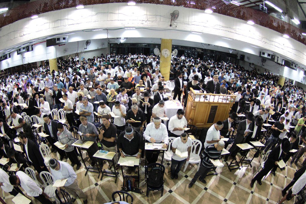 צפו בגלריה: אלפים בסליחות בישיבת 'אור החיים'