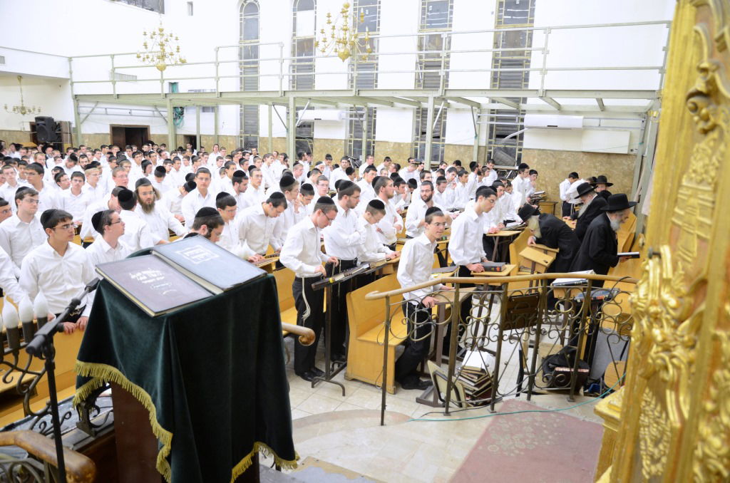 פוניבז': שיעור כללי לזכר מייסד הישיבה
