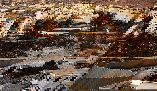 פסגת זאב: "בלשים מתצפתים מגגות הבתים"