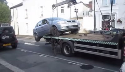 המכונית נמלטת מרכב הגרירה