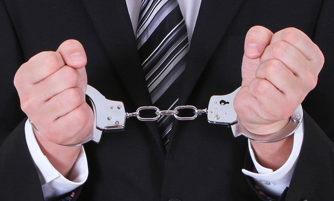 שר לשעבר נעצר בחשד לשוחד ולהטיית מכרזים