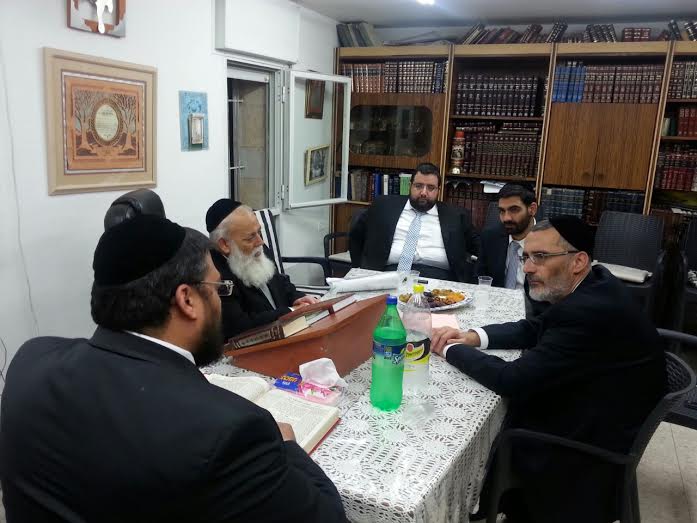 הנציגים החרדים בביקור בשכונה