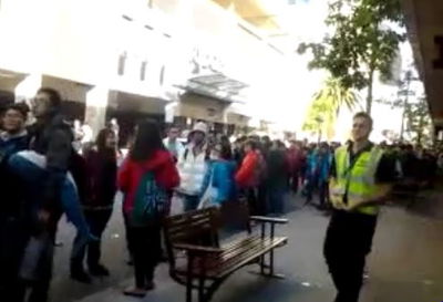 צפו: הטירוף החל; תורי ענק לרכישת אייפון 6 ואייפון 6 פלוס