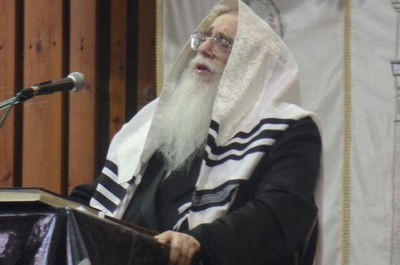 האדמו"ר מצאנז באמירת סליחות