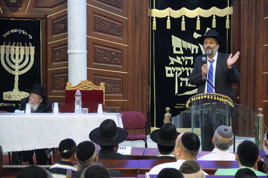 הרב דוד יוסף סיפר: כשמרן הגר"ע יוסף היה סהרורי בגלל התורה