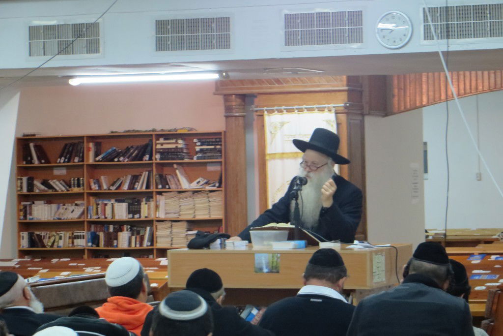 ערב ראש השנה: עשרות אלפי חסידים באומן • צפו בתיעוד מהציון