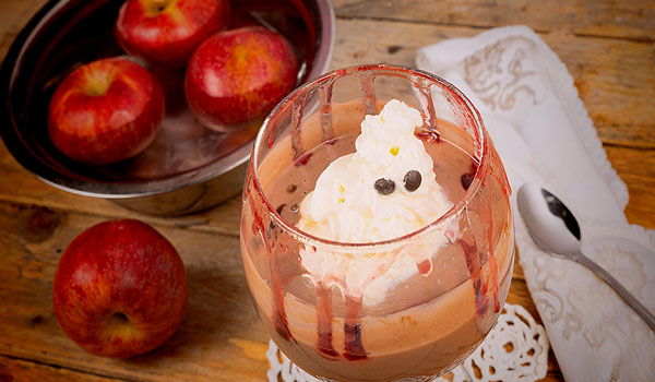 מוס שוקולד לבן עם דבש ותפוחים