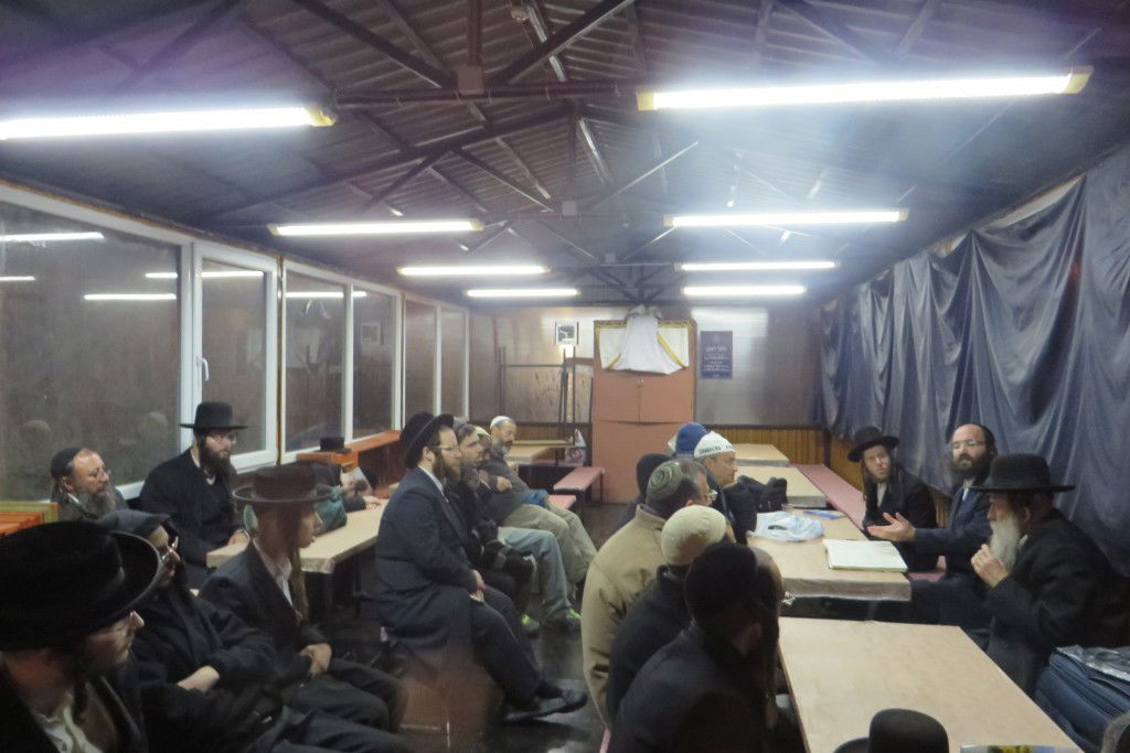 ערב ראש השנה: עשרות אלפי חסידים באומן • צפו בתיעוד מהציון