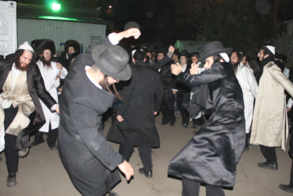 רבבות שהו בראש השנה באומן • צפו