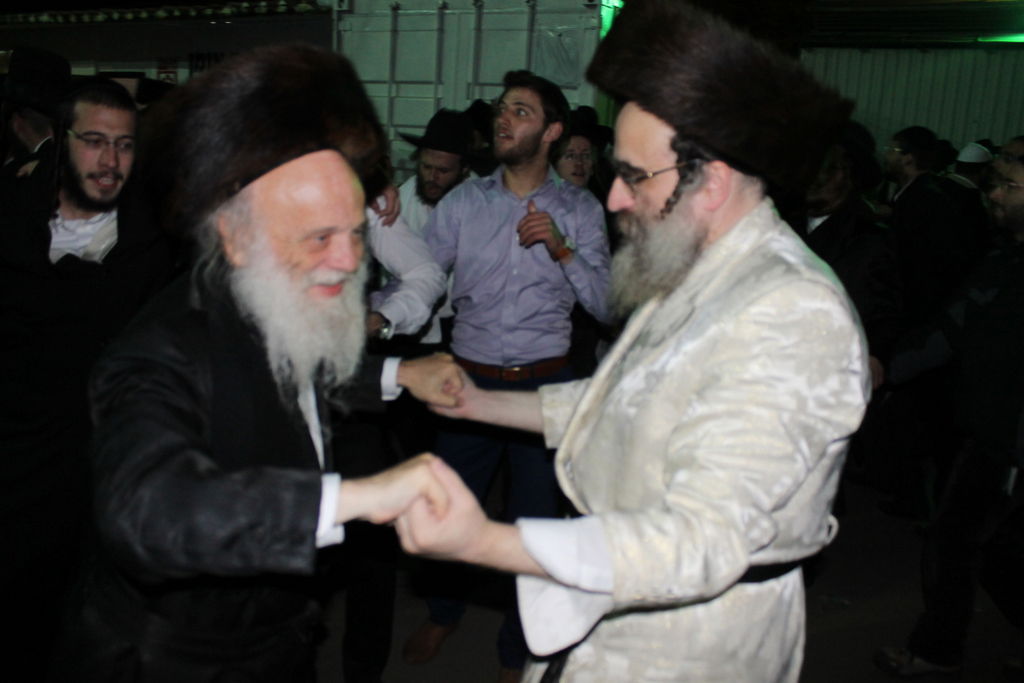 רבבות שהו בראש השנה באומן • צפו