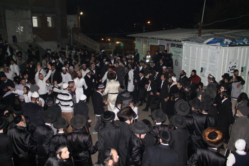 רבבות שהו בראש השנה באומן • צפו