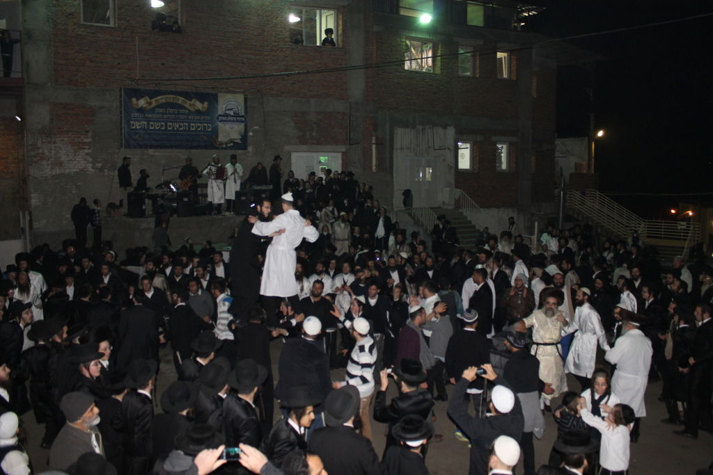 רבבות שהו בראש השנה באומן • צפו