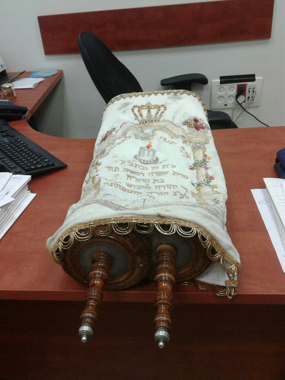 ערב ראש השנה: ספר התורה הגנוב הוחזר לבית הכנסת