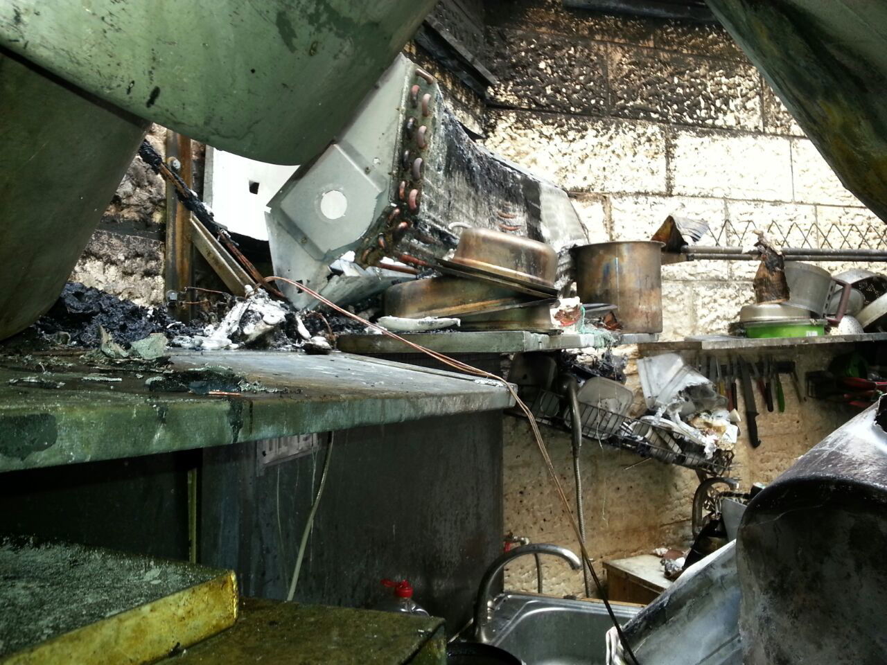 מודיעין עילית: חנות לממכר מזון עלתה באש, התקרה קרסה