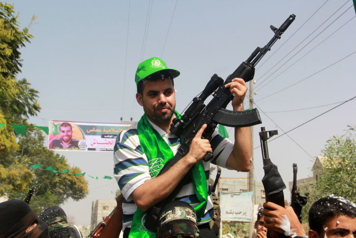 בכיר בחמאס: שרידי גופות החיילים בתמורה לאסירים