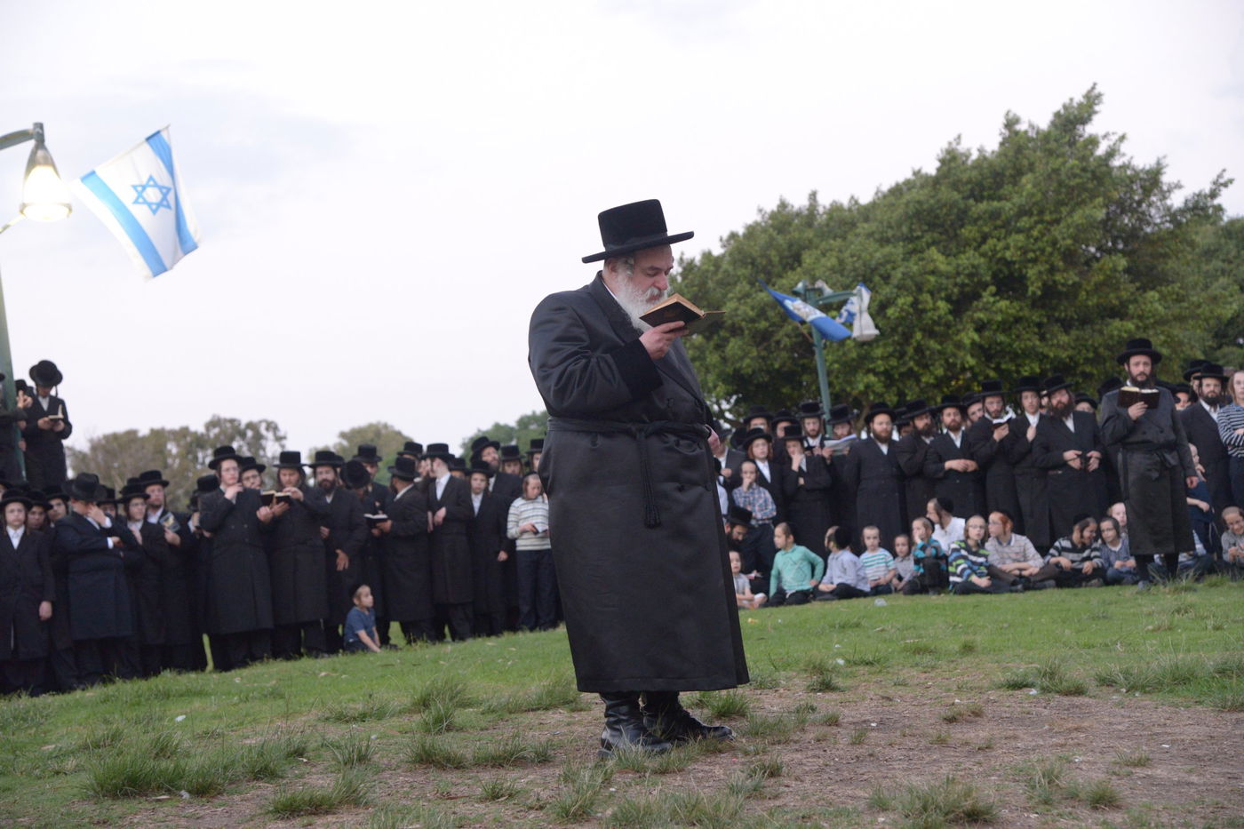 תיעוד: האדמו"ר מויז'ניץ ב'תשליך'