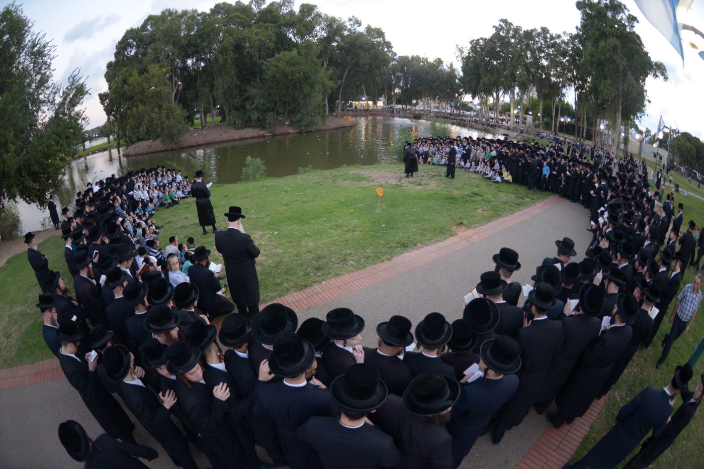 תיעוד: האדמו"ר מויז'ניץ ב'תשליך'