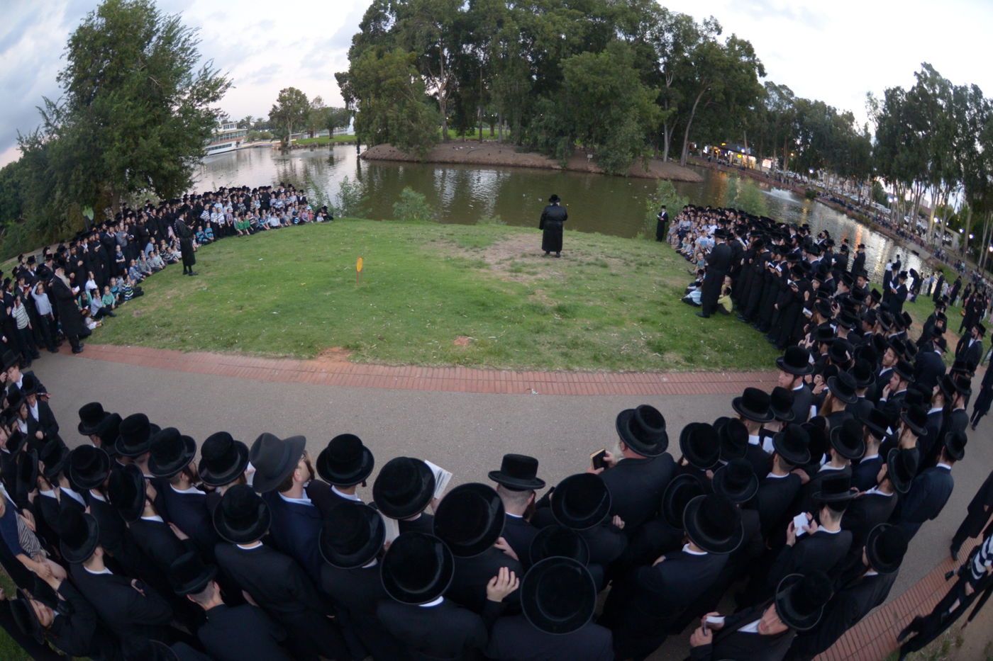 תיעוד: האדמו"ר מויז'ניץ ב'תשליך'