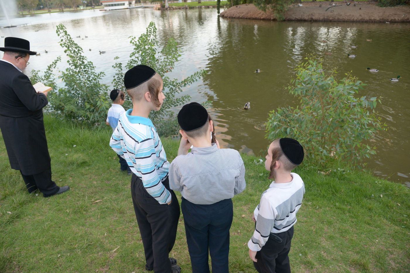 תיעוד: האדמו"ר מויז'ניץ ב'תשליך'