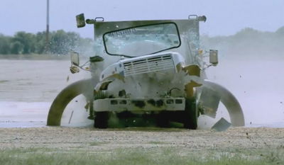 המחסום החזק בעולם נגד משאית