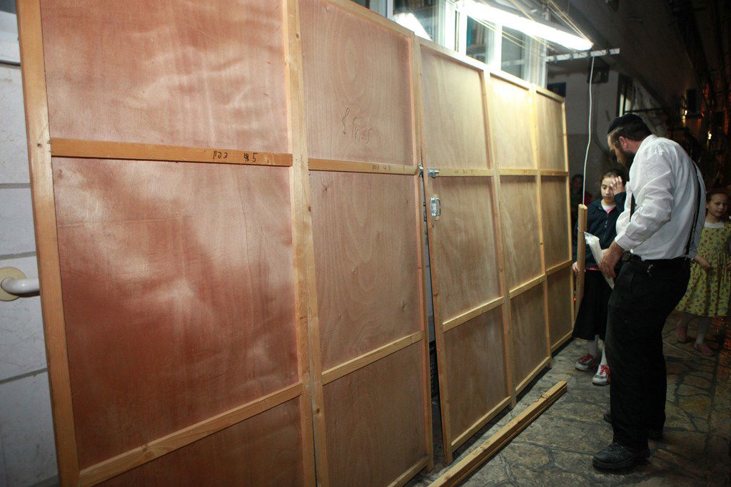 אחרי הצום בונים סוכה • גלריה מירושלים