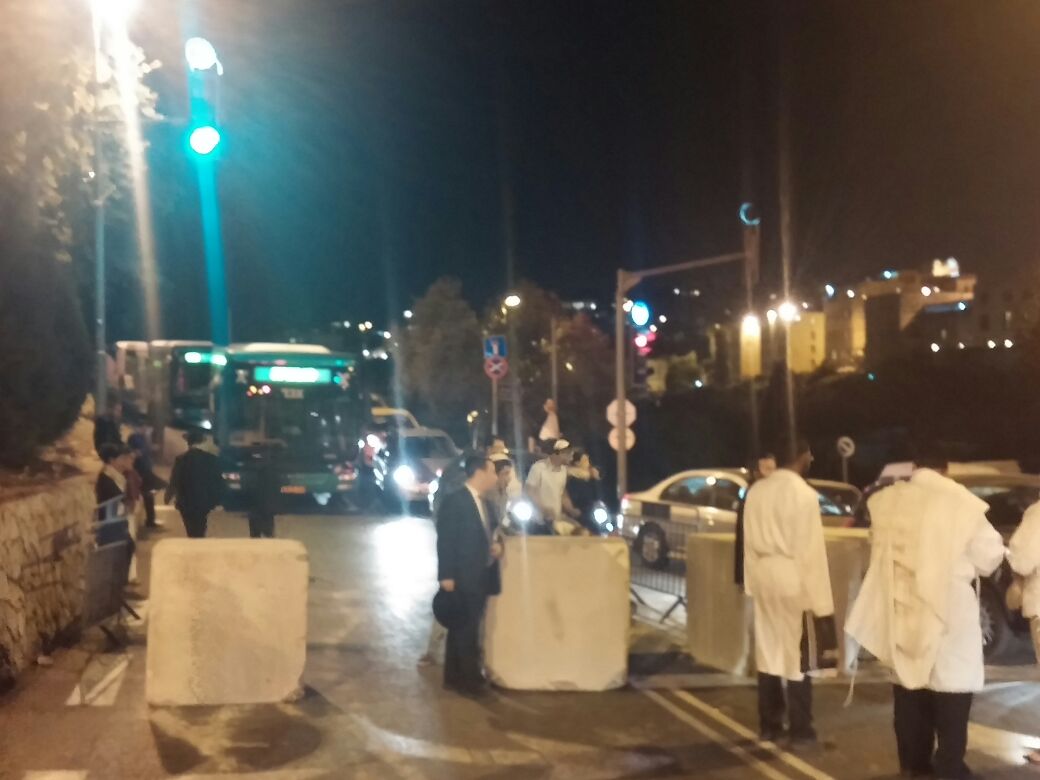 מחסום משטרתי מנע יציאת מתפללים מהכותל המערבי